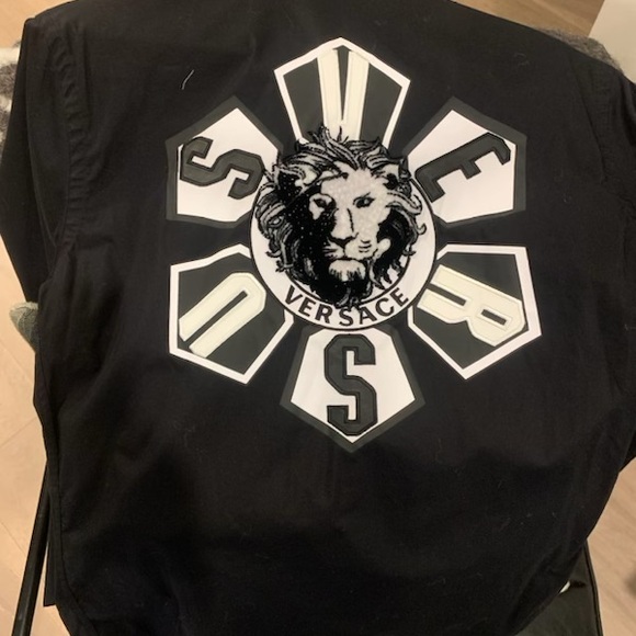 Men’s Versace Lions Dress Shirt Size 46 / Small - Picture 3 of 4